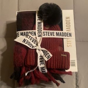 Steve Madden Hat & Scarf set